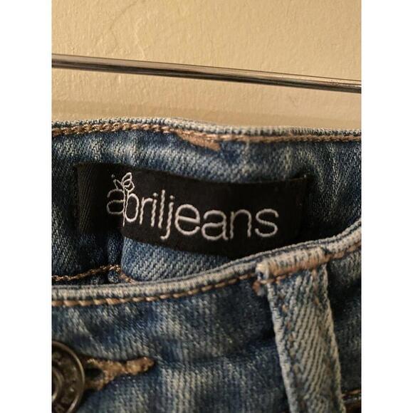 APRIL Jeans With Hummingbird Embordered. Size 11 Juniors - Picture 5 of 6